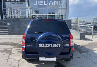 Подержанный автомобиль Suzuki Grand Vitara 2008 года (6 фото)