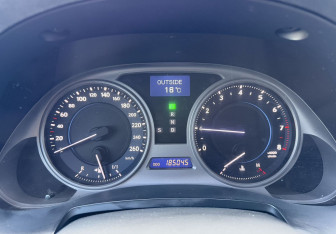 Подержанный автомобиль Lexus IS Sedan 2006 года (9 фото)