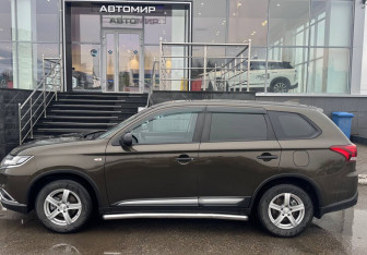 Подержанный автомобиль Mitsubishi Outlander 2018 года (8 фото)