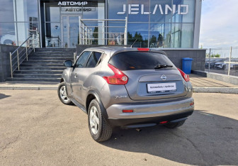 Подержанный автомобиль Nissan Juke 2013 года (7 фото)