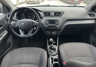 Подержанный автомобиль Kia Rio Sedan 2014 года (10 фото)