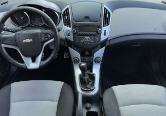 Подержанный автомобиль Chevrolet Cruze Sedan 2013 года (10 фото)