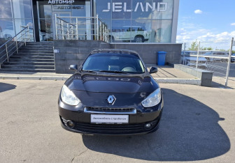 Подержанный автомобиль Renault Fluence 2012 года (2 фото)