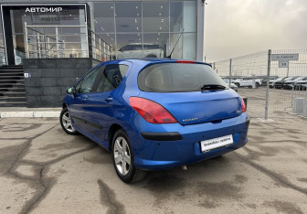 Подержанный автомобиль Peugeot 308 Hatchback 2010 года (7 фото)