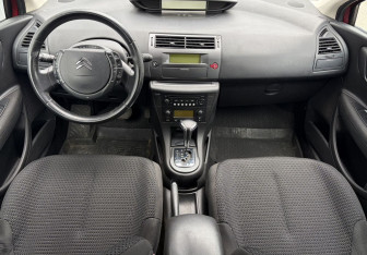 Подержанный автомобиль Citroen C4 Hatchback 2010 года (10 фото)