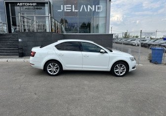 Подержанный автомобиль Skoda Octavia Liftback 2020 года (4 фото)