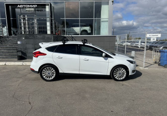 Подержанный автомобиль Ford Focus Hatchback 2016 года (4 фото)