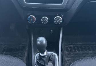 Подержанный автомобиль Kia Rio Sedan 2016 года (11 фото)