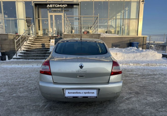 Подержанный автомобиль Renault Megane Sedan 2008 года (6 фото)