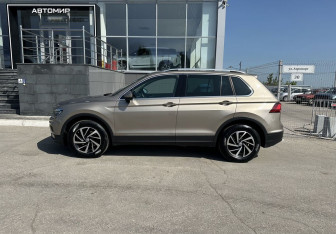 Подержанный автомобиль Volkswagen Tiguan 2018 года (8 фото)