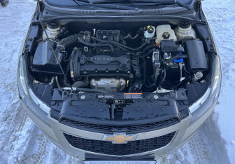 Подержанный автомобиль Chevrolet Cruze Sedan 2011 года (13 фото)