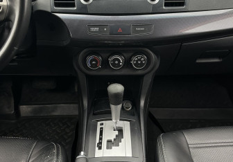 Подержанный автомобиль Mitsubishi Lancer Sedan 2008 года (11 фото)