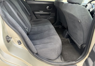 Подержанный автомобиль Nissan Tiida Sedan 2012 года (12 фото)