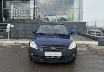 Подержанный автомобиль Kia Ceed Hatchback 2007 года (2 фото)