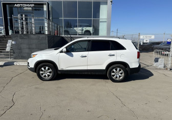 Подержанный автомобиль Kia Sorento 2012 года (8 фото)