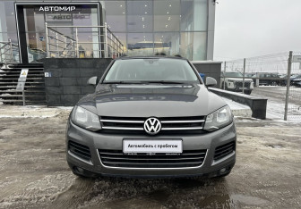Подержанный автомобиль Volkswagen Touareg 2014 года (2 фото)