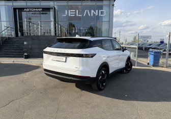 Подержанный автомобиль Omoda C7 2026 года (5 фото)