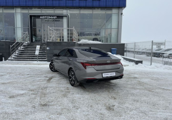 Подержанный автомобиль Hyundai Elantra Sedan 2021 года (7 фото)