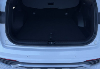 Подержанный автомобиль Geely Monjaro 2025 года (15 фото)