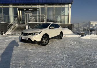 Подержанный автомобиль Nissan Qashqai 2014 года (1 фото)