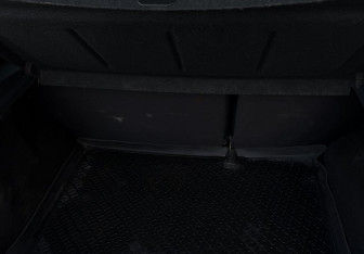 Подержанный автомобиль Renault Sandero 2013 года (15 фото)
