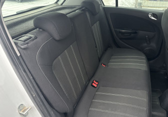 Подержанный автомобиль Opel Corsa 2013 года (12 фото)