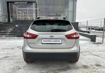 Подержанный автомобиль Nissan Qashqai 2017 года (6 фото)