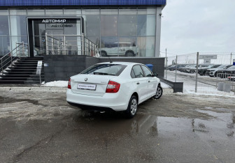 Подержанный автомобиль Skoda Rapid Liftback 2017 года (5 фото)
