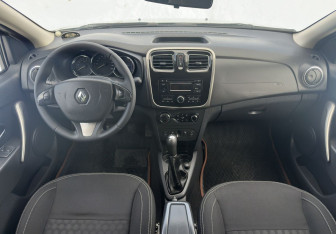 Подержанный автомобиль Renault Sandero 2014 года (10 фото)