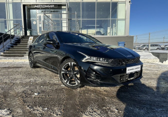 Подержанный автомобиль Kia K5 2021 года (3 фото)