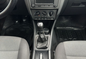 Подержанный автомобиль Skoda Rapid Liftback 2017 года (11 фото)