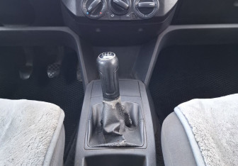 Подержанный автомобиль Volkswagen Polo Hatchback 2008 года (11 фото)