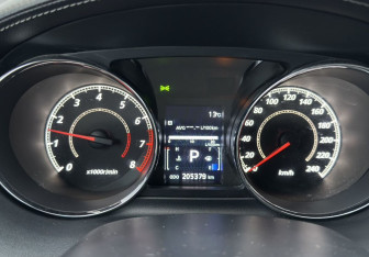 Подержанный автомобиль Peugeot 4007 2011 года (9 фото)