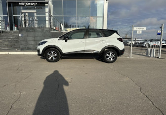Подержанный автомобиль Renault Kaptur 2017 года (8 фото)