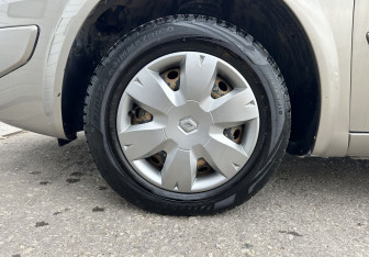 Подержанный автомобиль Renault Megane Sedan 2008 года (13 фото)