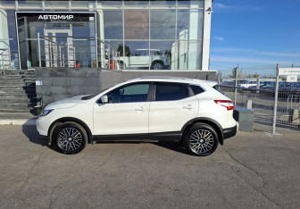 Подержанный автомобиль Nissan Qashqai 2014 года (8 фото)
