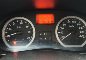 Подержанный автомобиль Renault Logan Sedan 2007 года (9 фото)