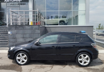 Подержанный автомобиль Opel Astra Hatchback 2007 года (8 фото)