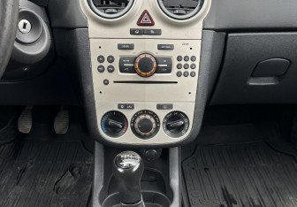Подержанный автомобиль Opel Corsa 2008 года (11 фото)