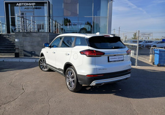 Подержанный автомобиль Geely Atlas Pro 2023 года (7 фото)