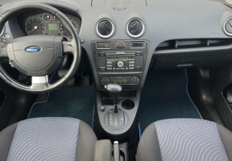 Подержанный автомобиль Ford Fusion 2007 года (10 фото)