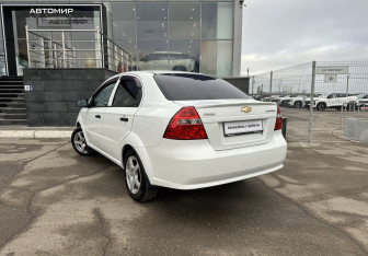 Подержанный автомобиль Chevrolet Aveo Sedan 2011 года (7 фото)