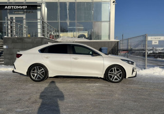 Подержанный автомобиль Kia Cerato Sedan 2021 года (4 фото)