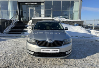 Подержанный автомобиль Skoda Rapid Liftback 2014 года (2 фото)