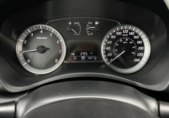 Подержанный автомобиль Nissan Sentra Sedan 2015 года (9 фото)