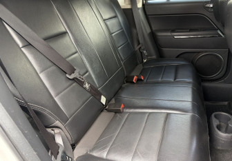 Подержанный автомобиль Jeep Compass 2012 года (12 фото)