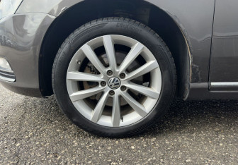 Подержанный автомобиль Volkswagen Passat Sedan 2012 года (15 фото)