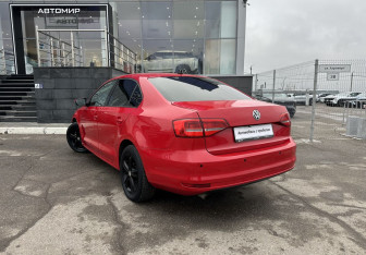 Подержанный автомобиль Volkswagen Jetta Sedan 2014 года (7 фото)