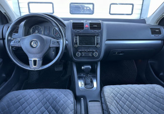 Подержанный автомобиль Volkswagen Jetta Sedan 2009 года (10 фото)