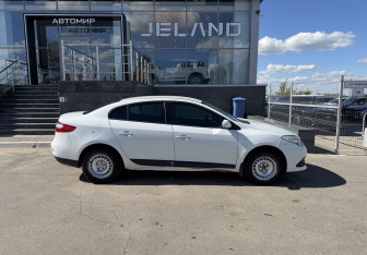 Подержанный автомобиль Renault Fluence 2013 года (4 фото)